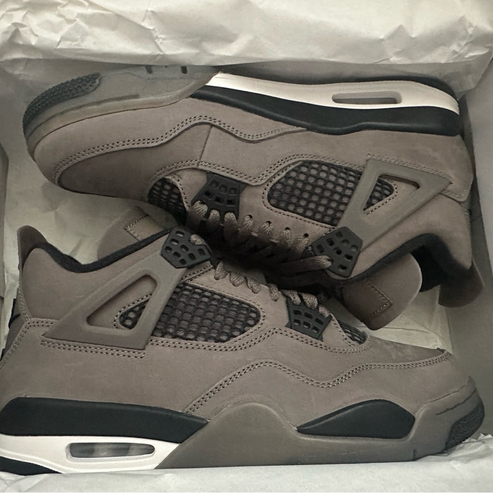 **Never Worn/Replacement Box**
Jordan 4 Retro 

Cave Stone Color